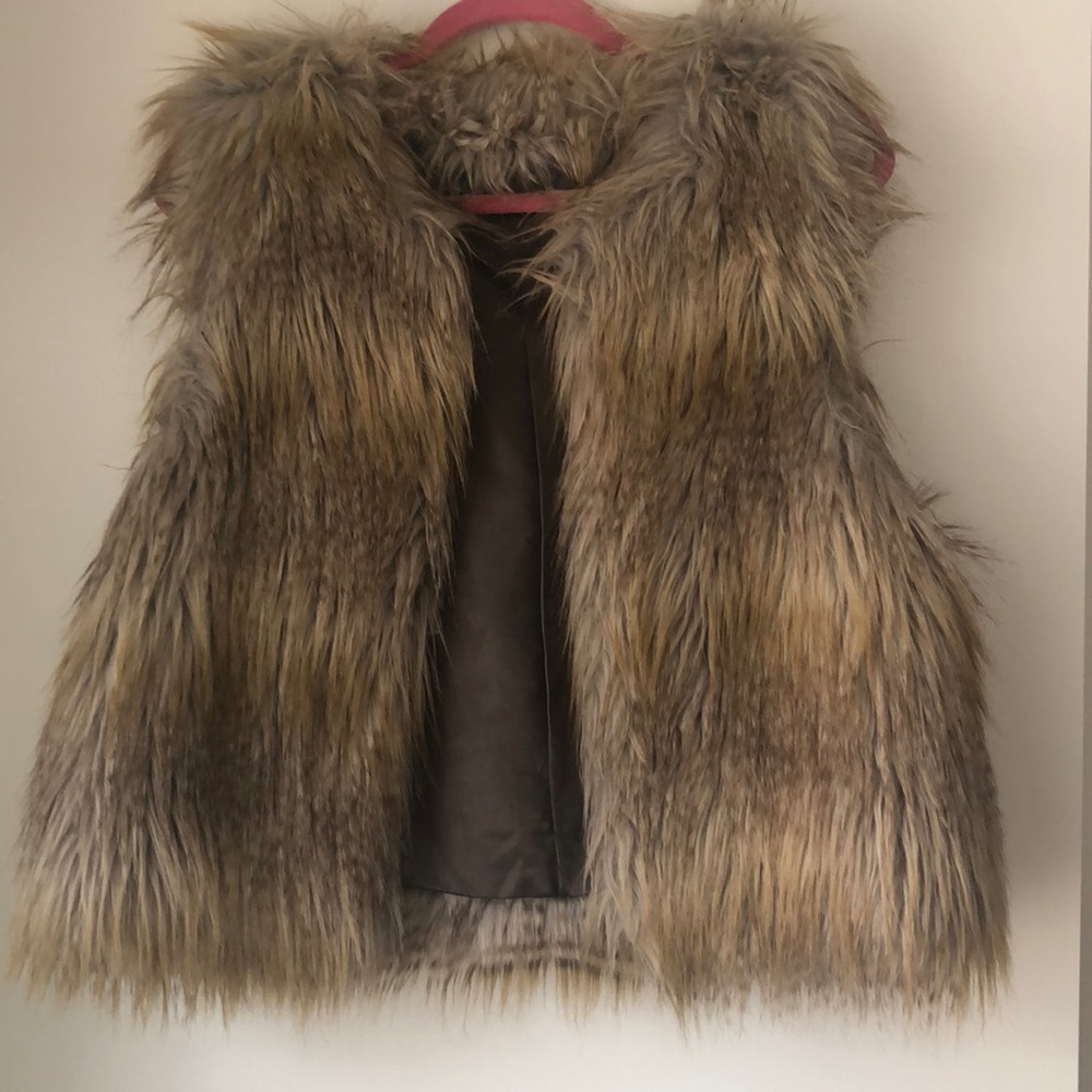 Fur vest by VELVET size Medium